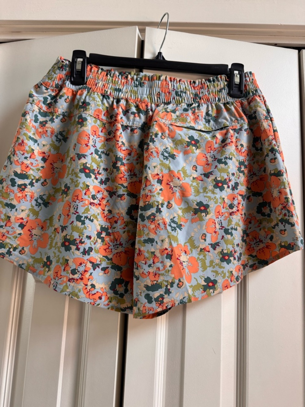Toad & Co Womens Floral Shorts Size M Athleisure Gym Running Beach Workout - Picture 2 of 2